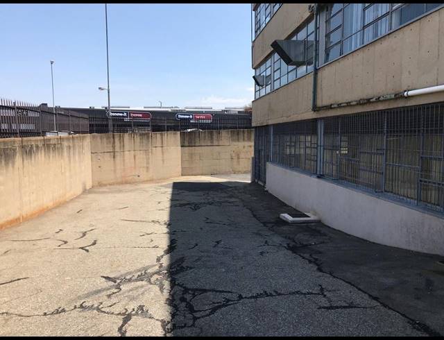 2,490M² WAREHOUSE TO LET IN WYNBERG
